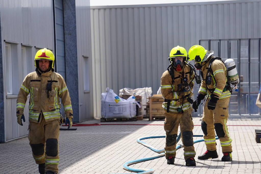 Veel rook bij brand in loods
