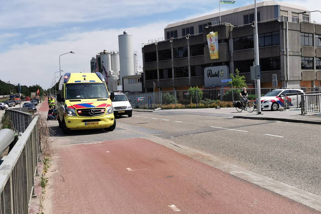 E-biker met hondje onderuitgegaan