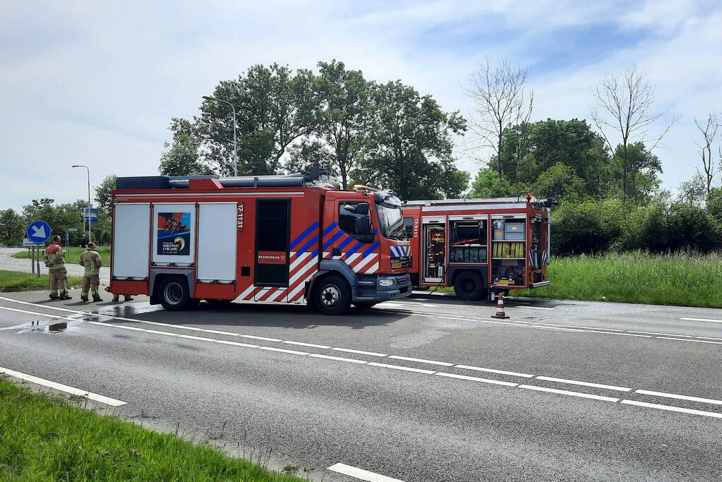 Flinke rookwolken bij brand in personenauto