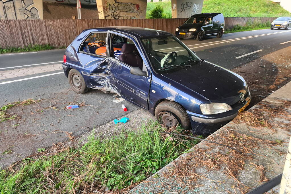 Bestuurder aangehouden na eenzijdig ongeval