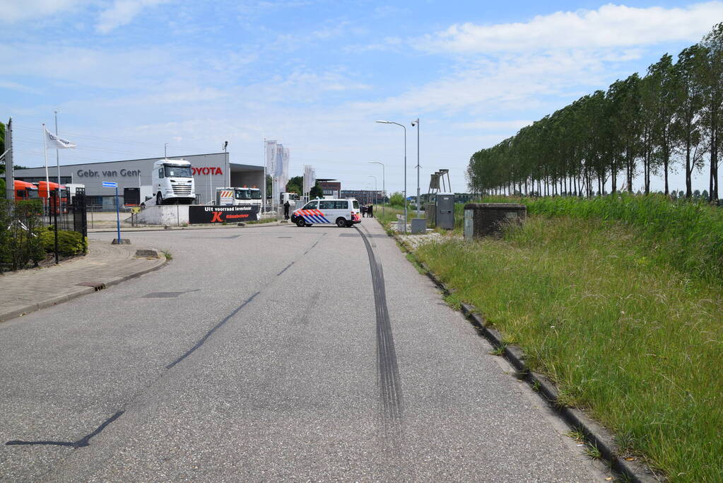 Flinke schade na botsing tussen twee auto's