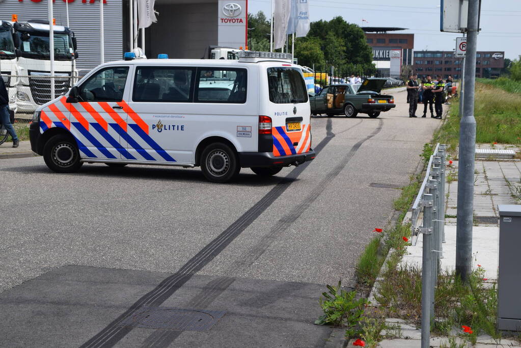 Flinke schade na botsing tussen twee auto's