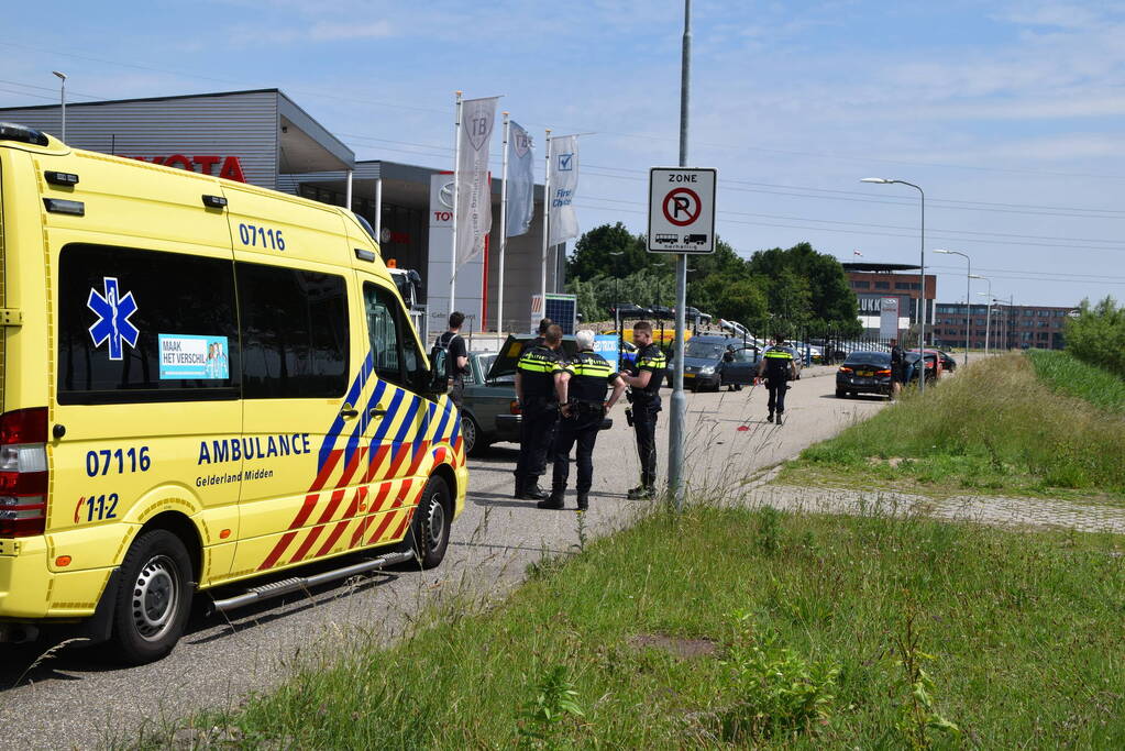 Flinke schade na botsing tussen twee auto's