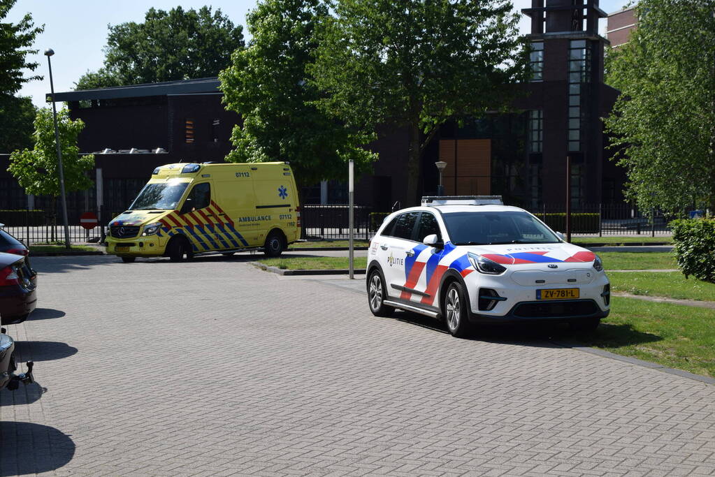 Persoon raakt gewond aan handen bij keukenbrand