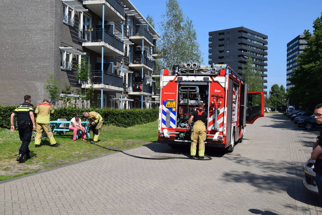 Persoon raakt gewond aan handen bij keukenbrand