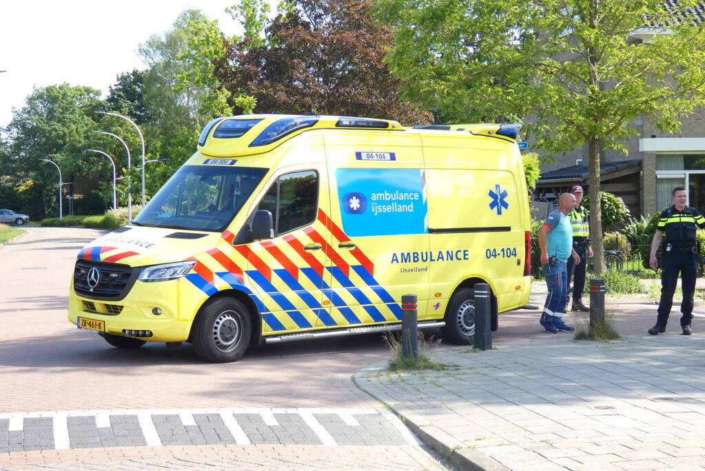 Fietsers botsen op kruising