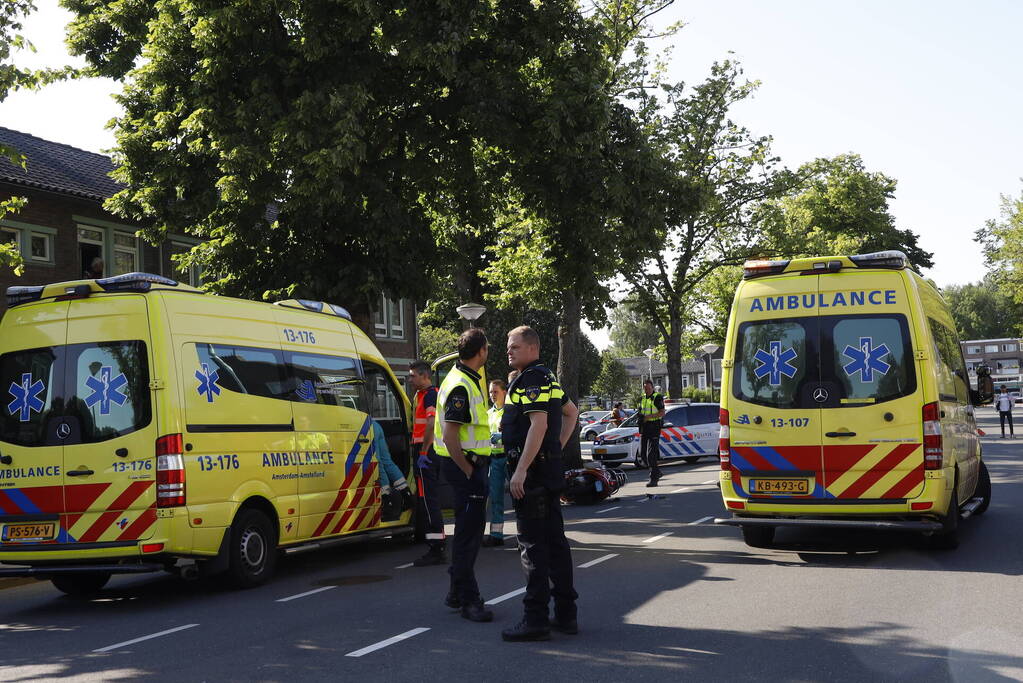 Scooterrijder en fietser gewond bij botsing