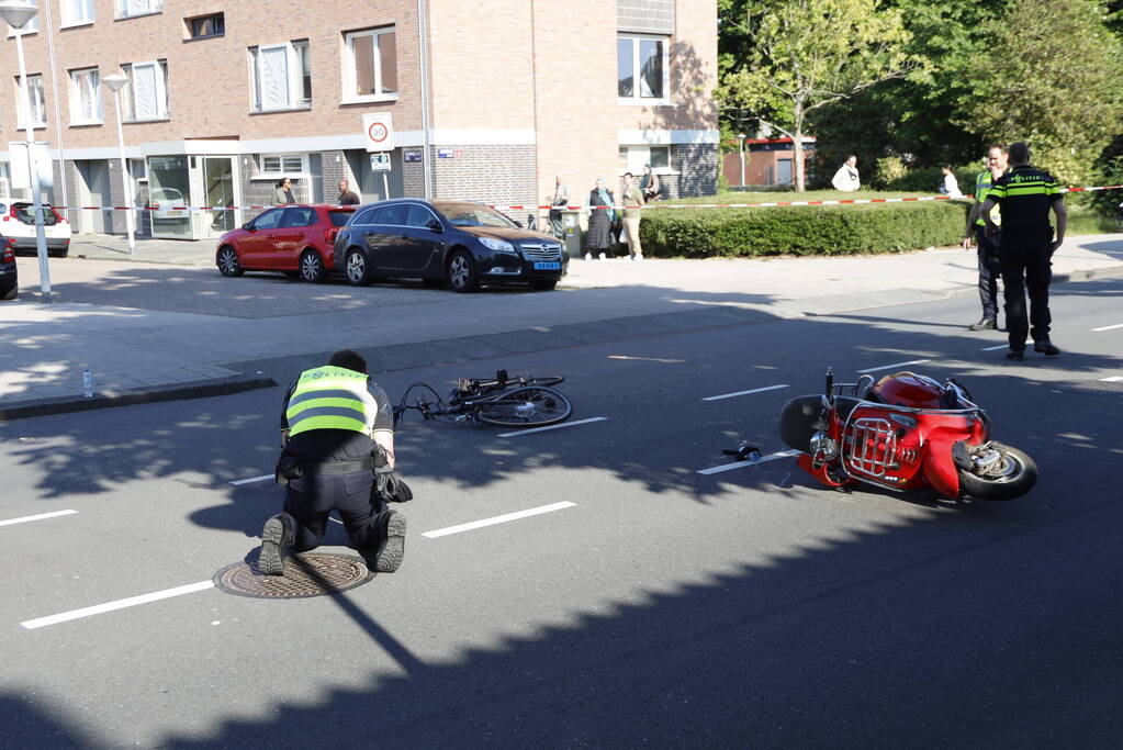 Scooterrijder en fietser gewond bij botsing