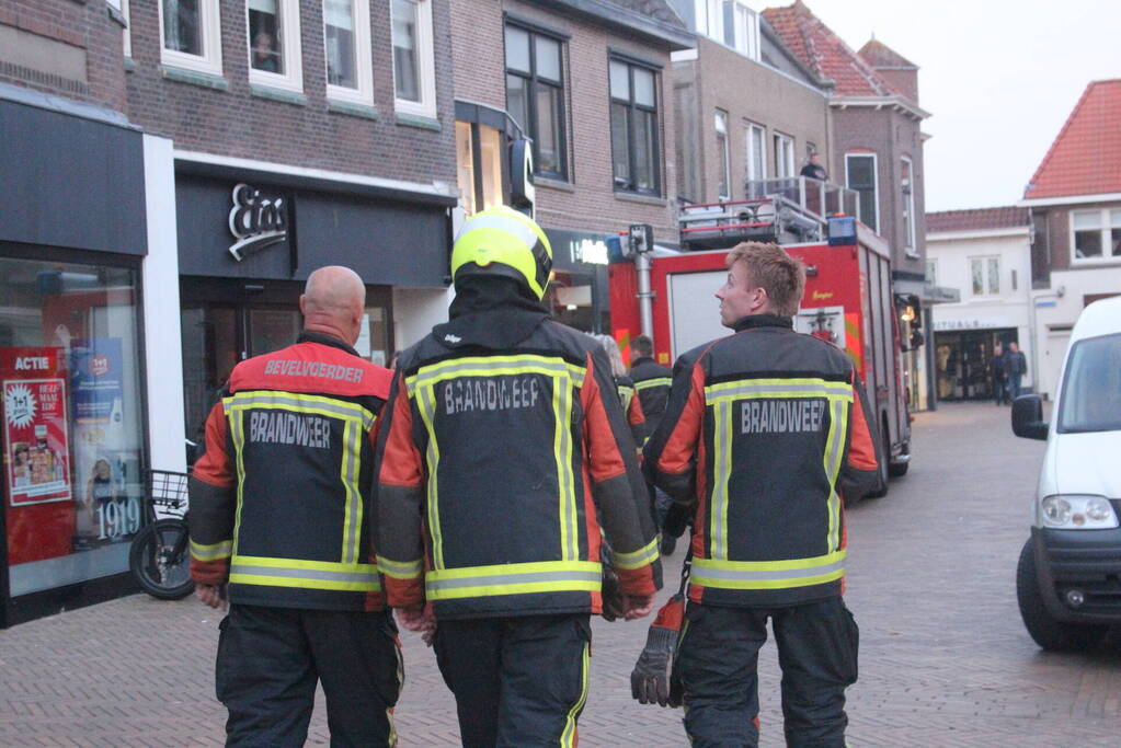 Vastzittende duif bevrijdt