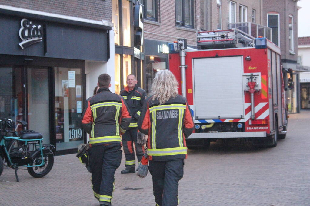 Vastzittende duif bevrijdt