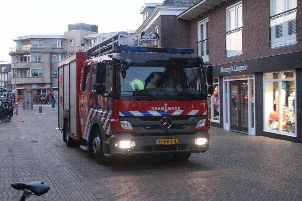 Vastzittende duif bevrijdt