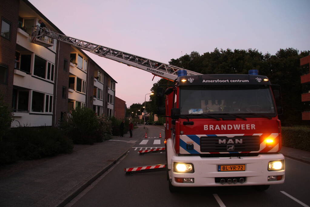 Bewoners buitengesloten, brandweer schiet te hulp