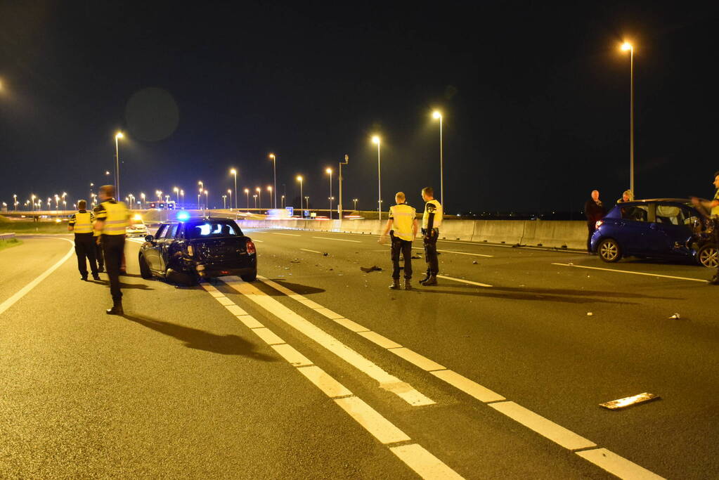 Automobilist botst op stilgevallen auto