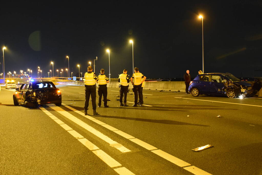 Automobilist botst op stilgevallen auto