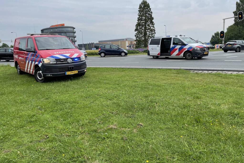 Twee auto's betrokken bij aanrijding op rotonde