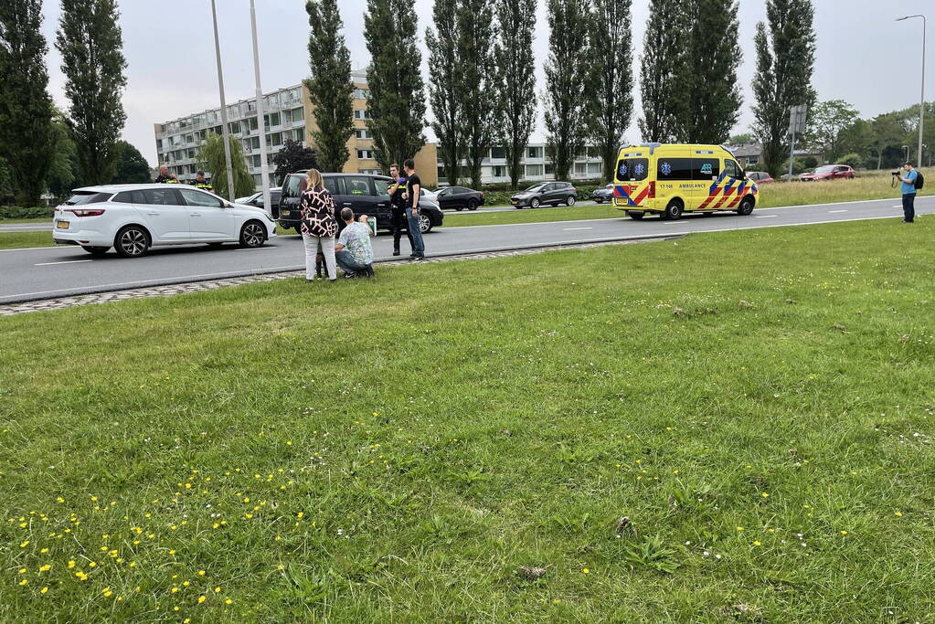 Twee auto's betrokken bij aanrijding op rotonde