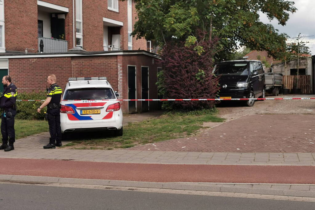 Onderzoek naar aantreffen vaten in geparkeerde auto
