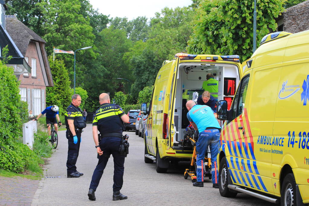 Man zwaargewond geraakt in woning