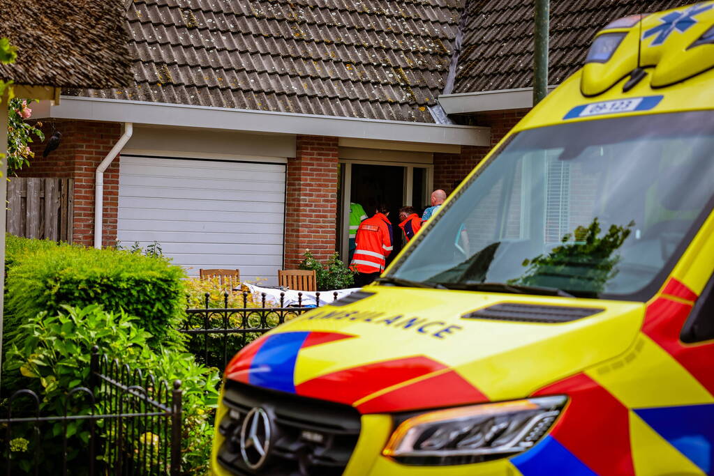 Man zwaargewond geraakt in woning