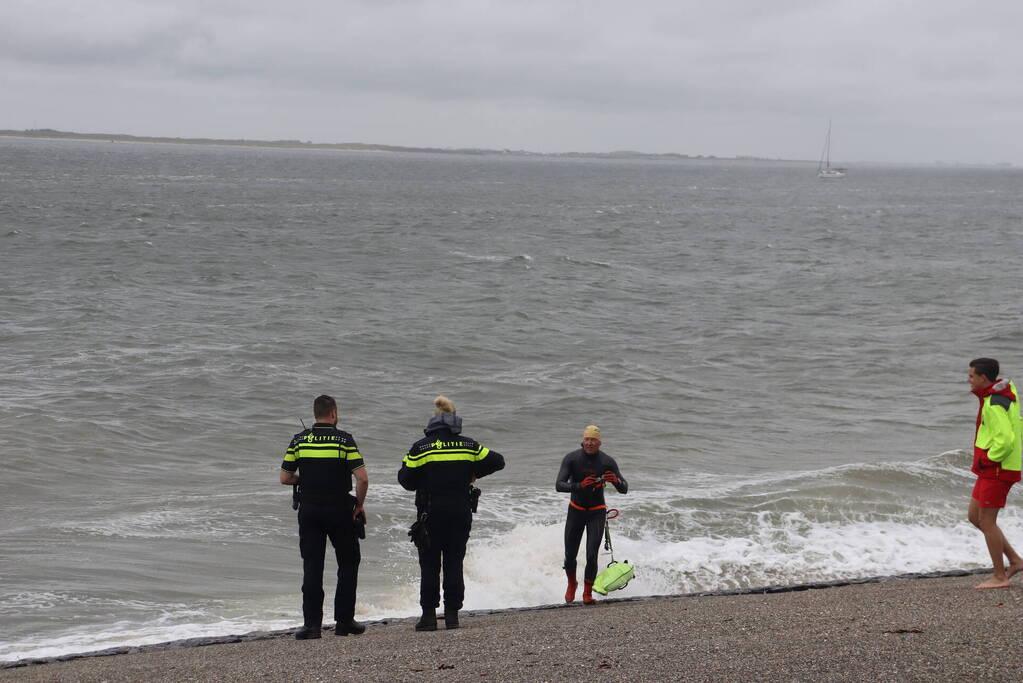 Hulpdiensten groots ingezet voor zwemmer