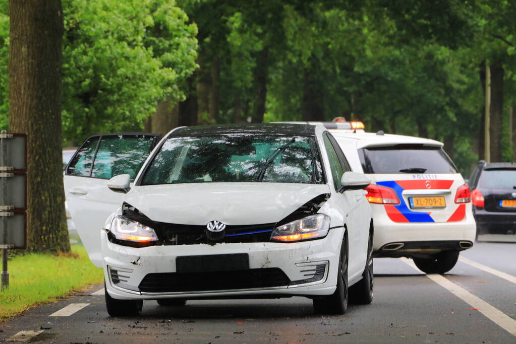 Drie personenwagens betrokken bij kop-staart botsing