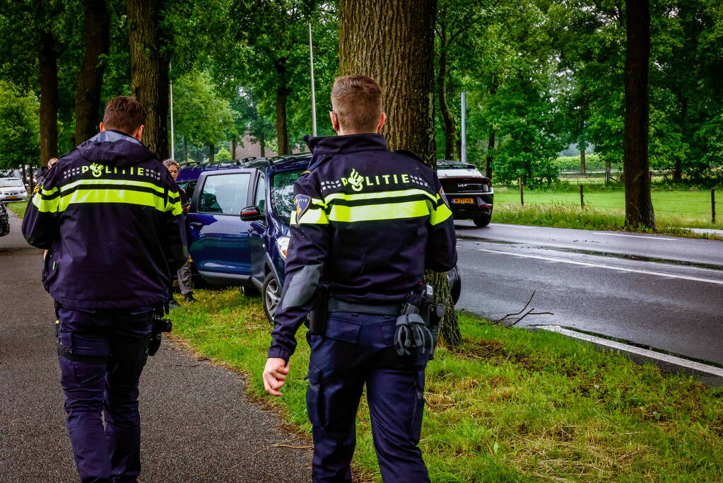 Drie personenwagens betrokken bij kop-staart botsing