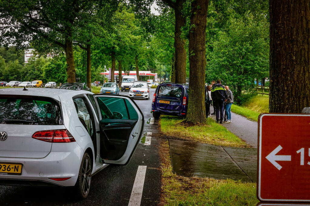 Drie personenwagens betrokken bij kop-staart botsing