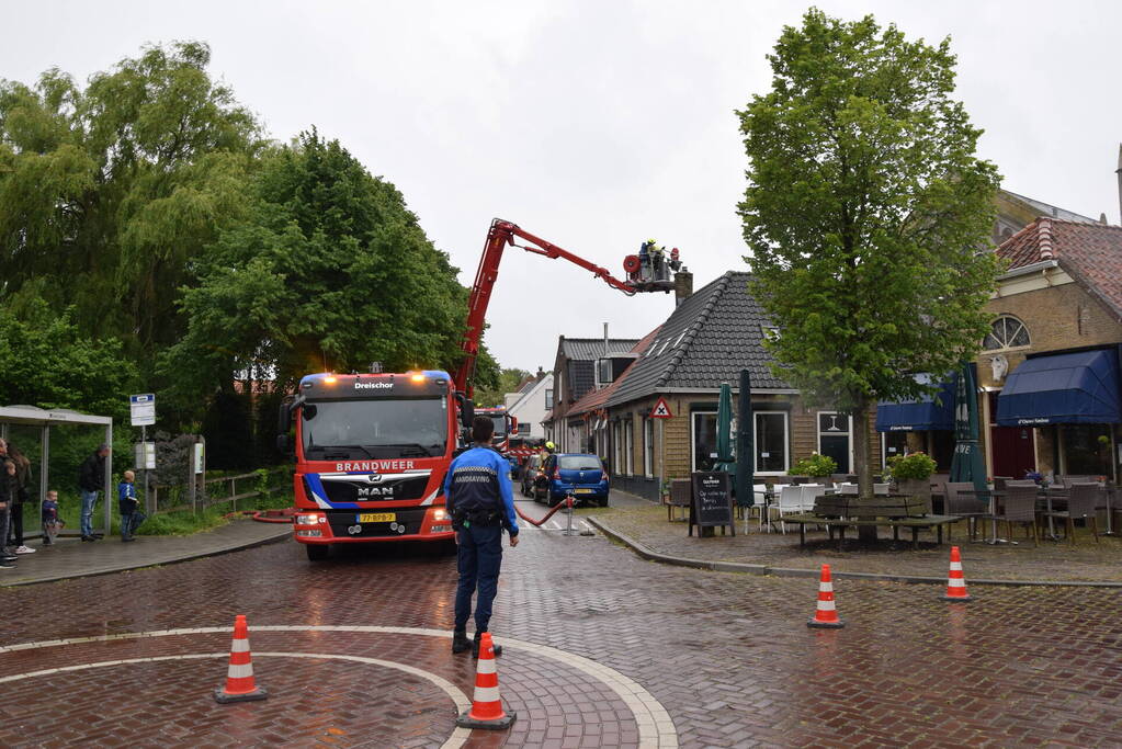 Brand in schoorsteen van woning