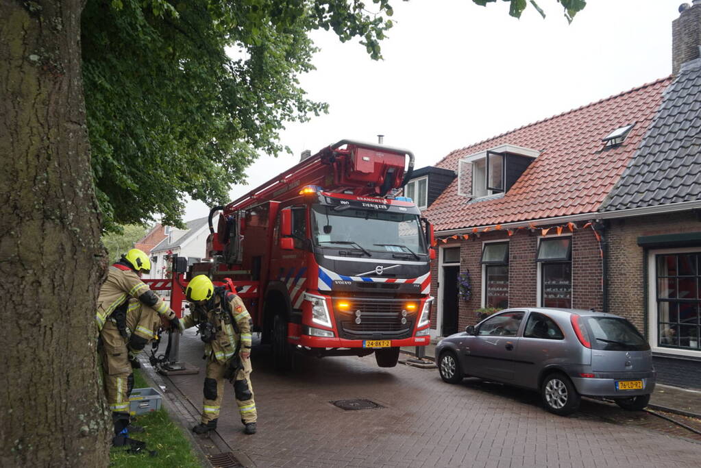 Brand in schoorsteen van woning