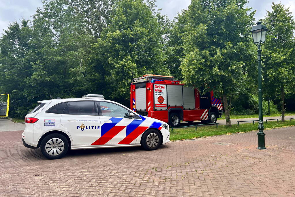 Zoekactie naar persoon in water bij Kasteel Erenstein