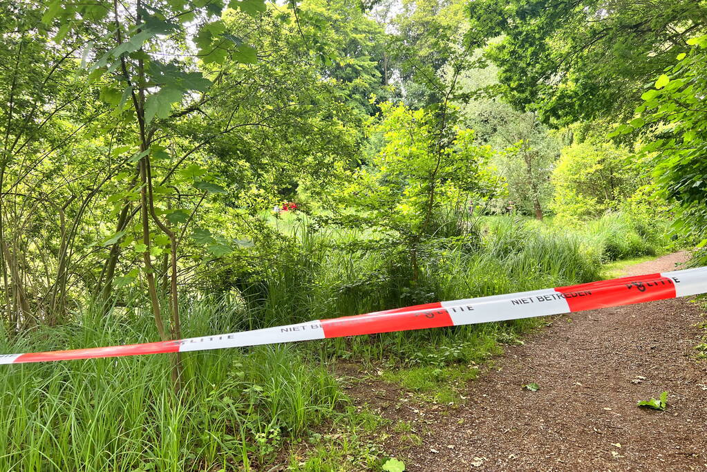 Zoekactie naar persoon in water bij Kasteel Erenstein