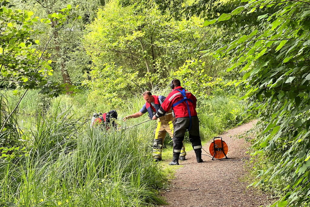 Zoekactie naar persoon in water bij Kasteel Erenstein