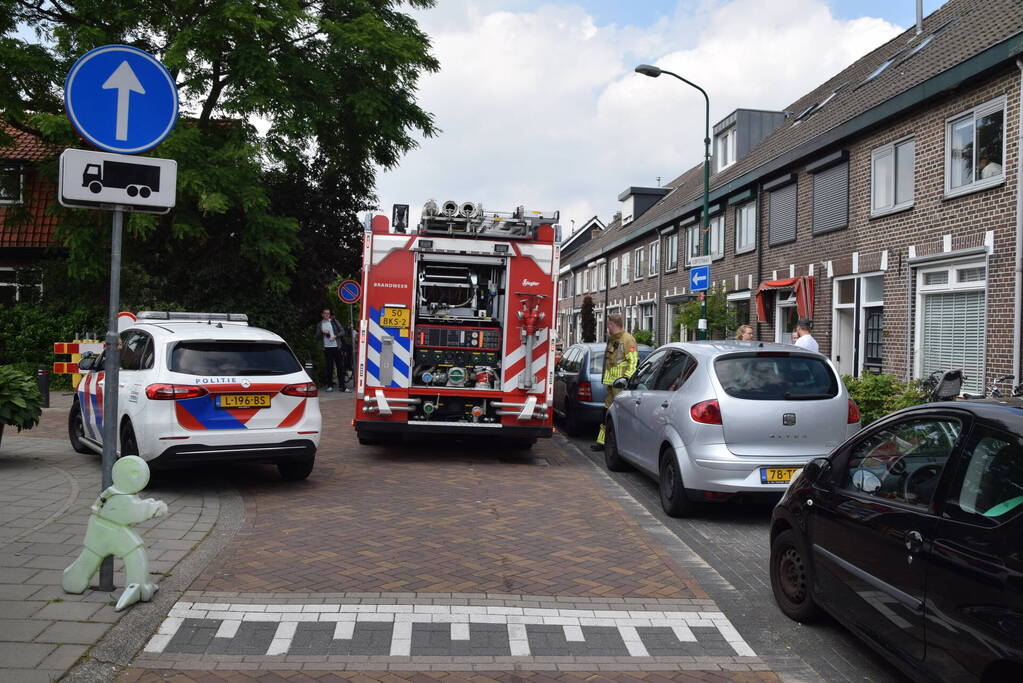 Bewoner blust brand in keuken