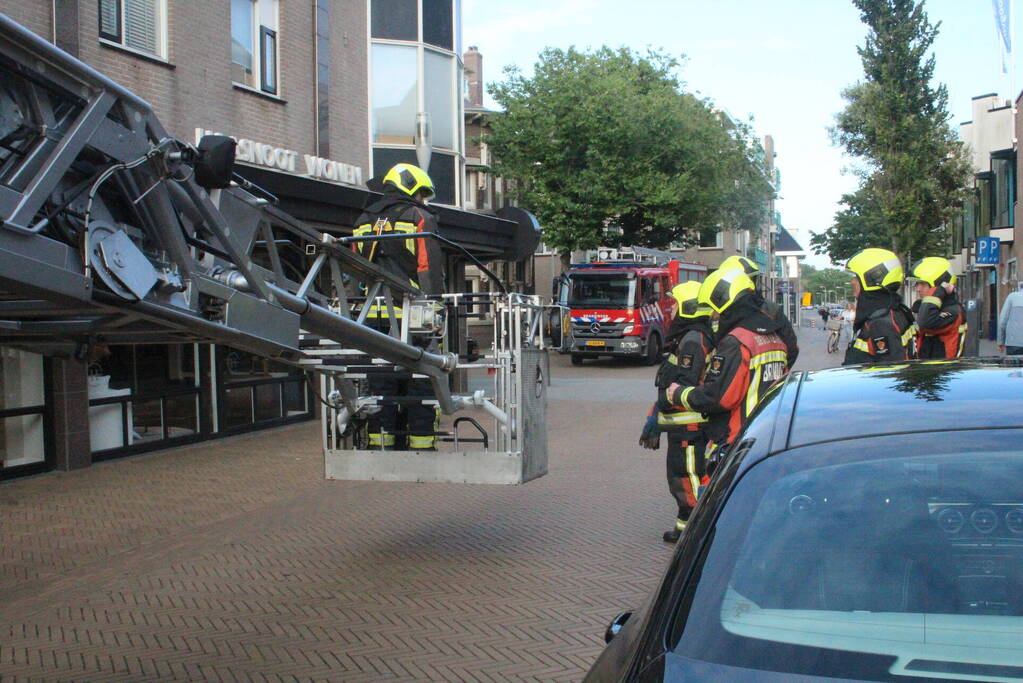 Tegels van gevel vallen naar beneden