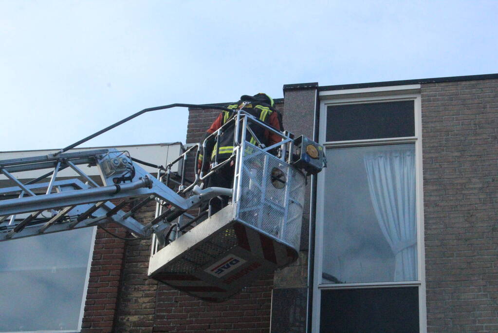 Tegels van gevel vallen naar beneden