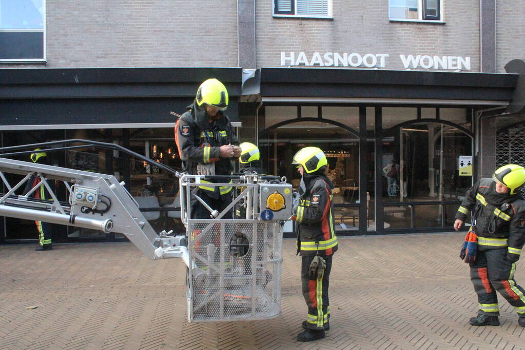 Tegels van gevel vallen naar beneden