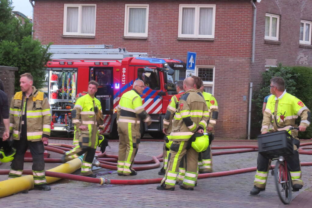 Grote uitslaande brand verwoest voormalige pastorie