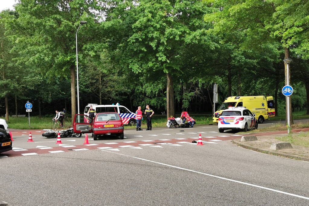 Motorrijder gewond bij botsing met auto