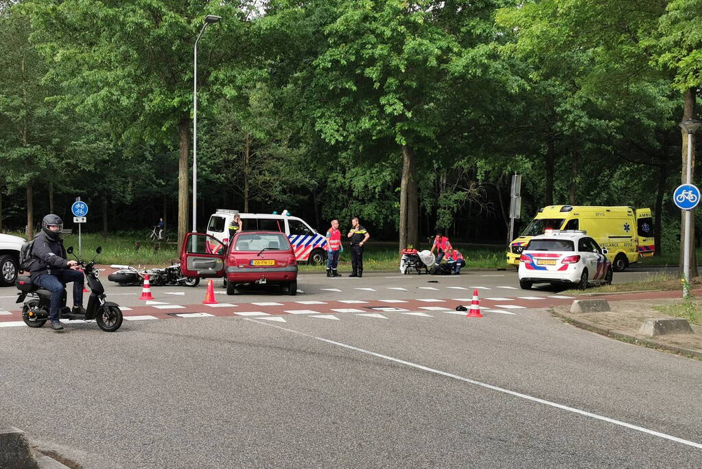 Motorrijder gewond bij botsing met auto