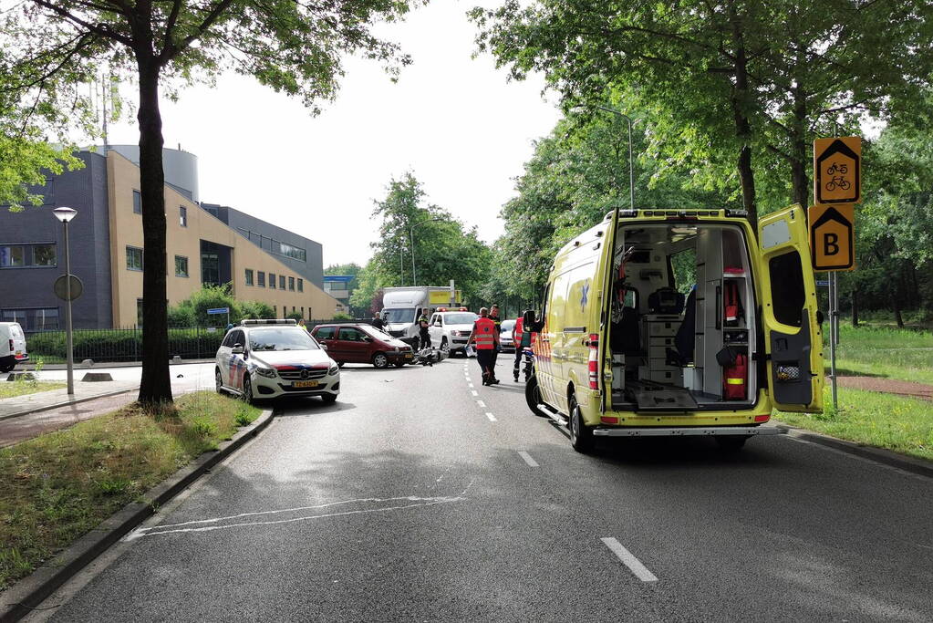 Motorrijder gewond bij botsing met auto