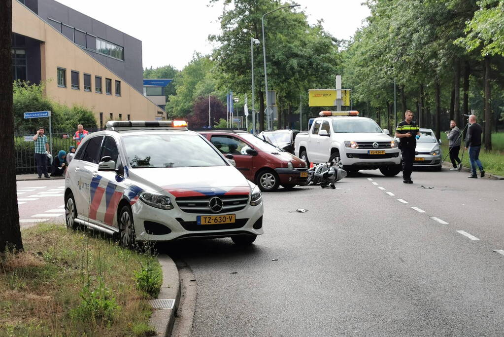 Motorrijder gewond bij botsing met auto