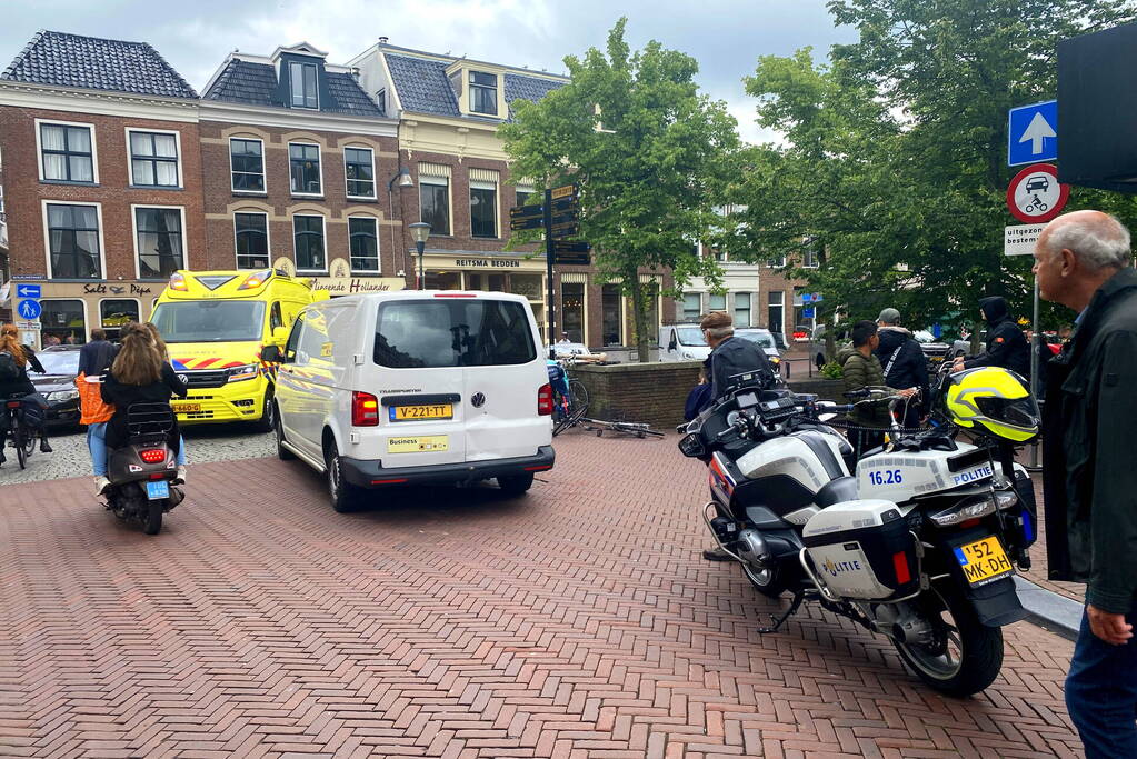 Fietser loopt botbreuken op bij aanrijding