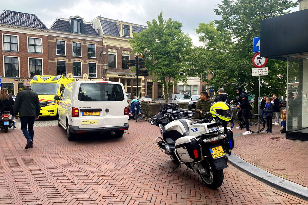 Fietser loopt botbreuken op bij aanrijding