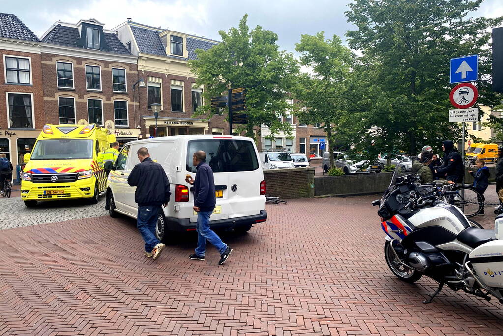 Fietser loopt botbreuken op bij aanrijding