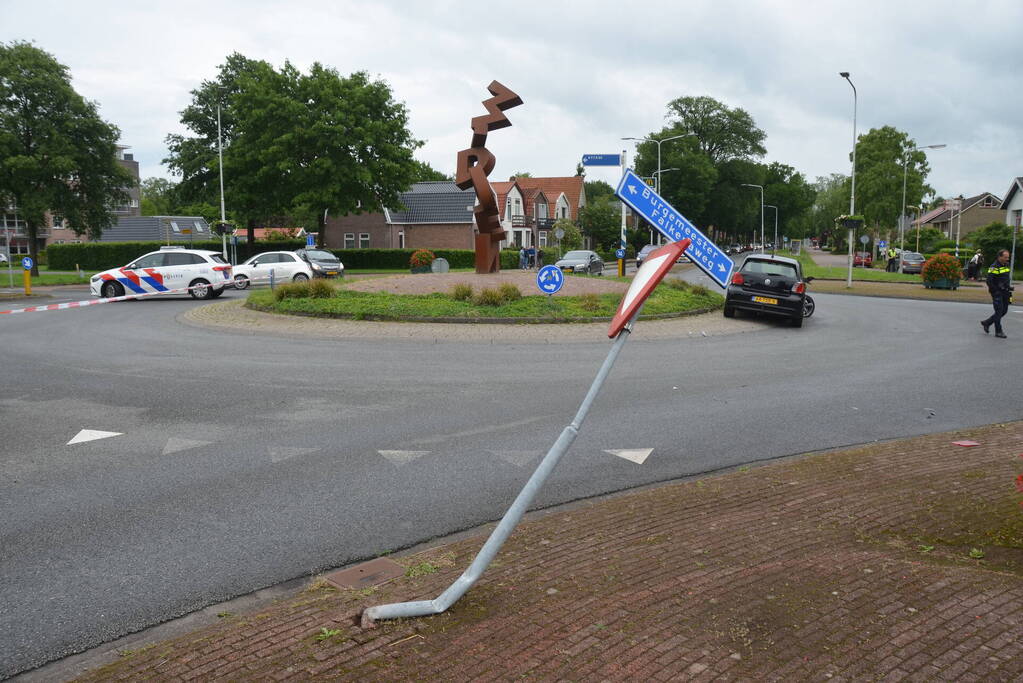 Drie voertuigen betrokken bij botsing