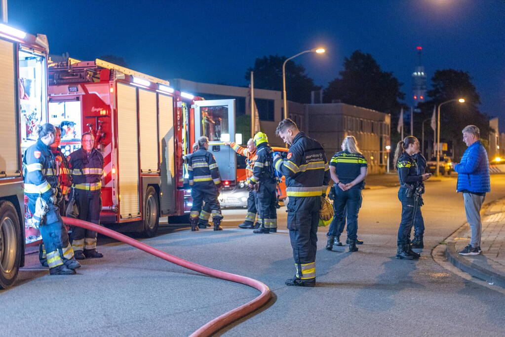 Bakwagen brandt volledig uit op bedrijventerrein Waarderpolder