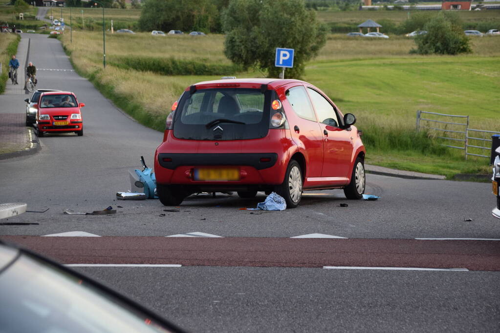Bestuurder motorfiets zwaargewond bij botsing met auto