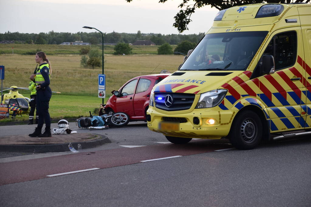 Bestuurder motorfiets zwaargewond bij botsing met auto