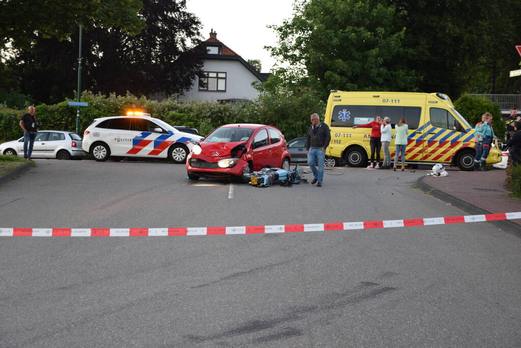 Bestuurder motorfiets zwaargewond bij botsing met auto