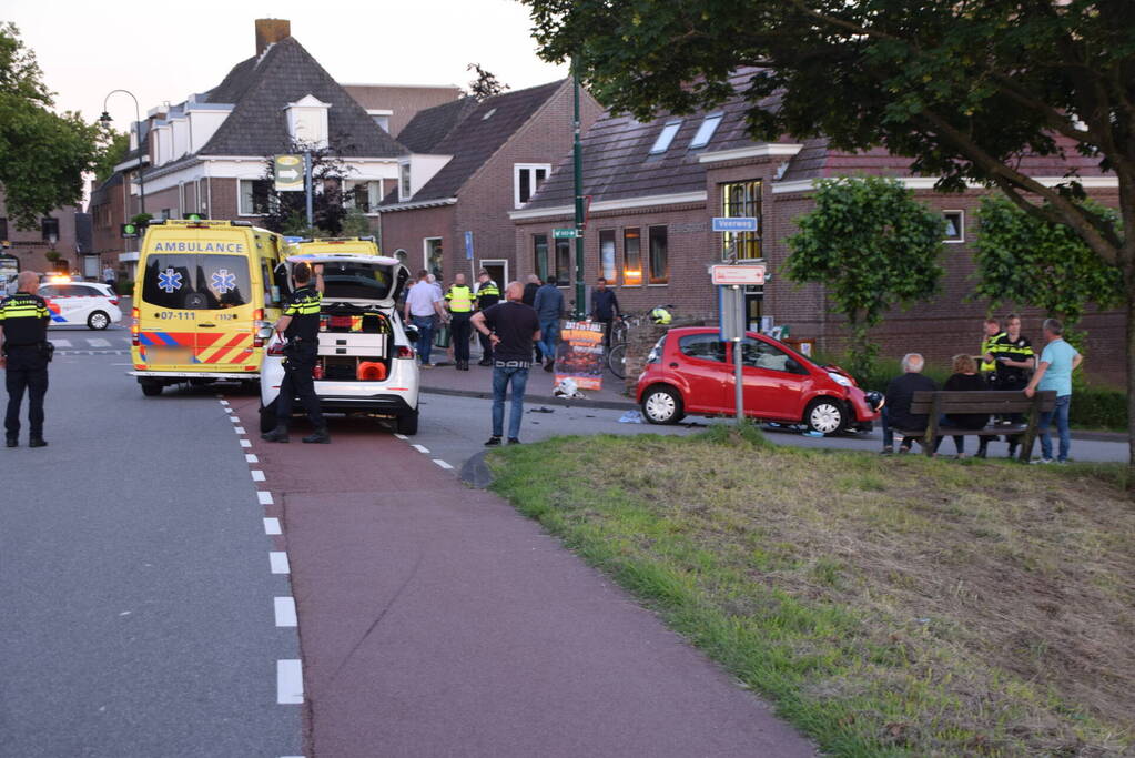 Bestuurder motorfiets zwaargewond bij botsing met auto